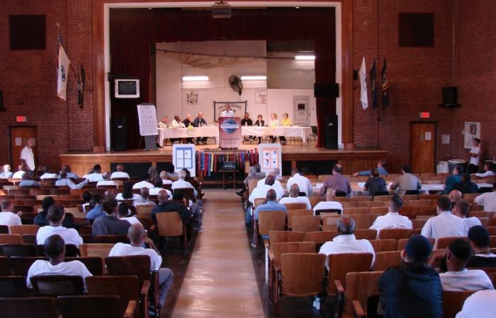 MIT team debates MCI Norfolk inmates on the opioid epidemic, 2017