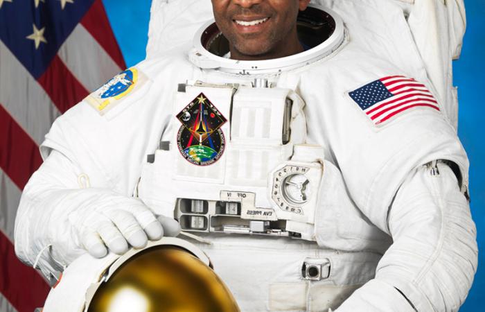 Mission Specialist Robert L. Satcher, Jr., 2009